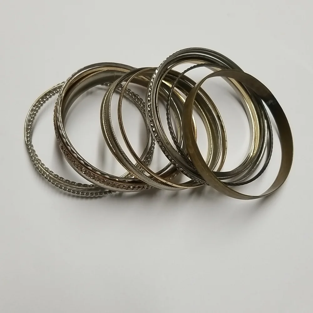 Lot of 17 Metal Gold & Silver Tone Bracelets, Rhinestones, Various Thicknesses